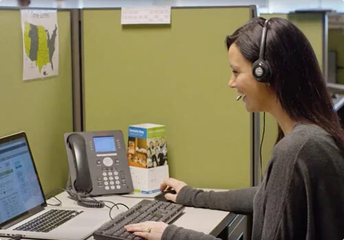 CreditRepair.com employee helping a customer